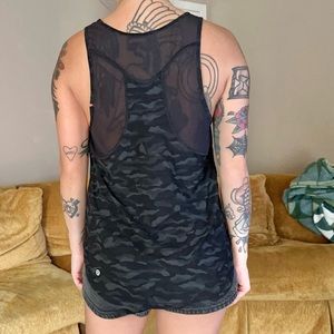 Lululemon Sculpt Tank II Sequoia
Camo Print Deep Coal Black Top Size 6